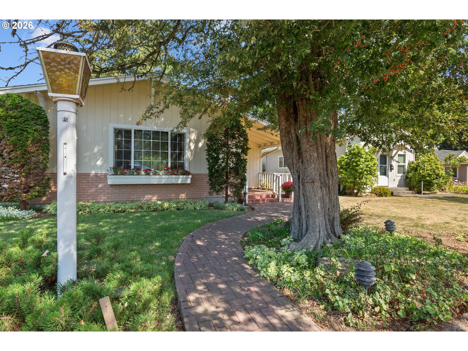 Property Photo:  10737 NE Shaver St  OR 97220 