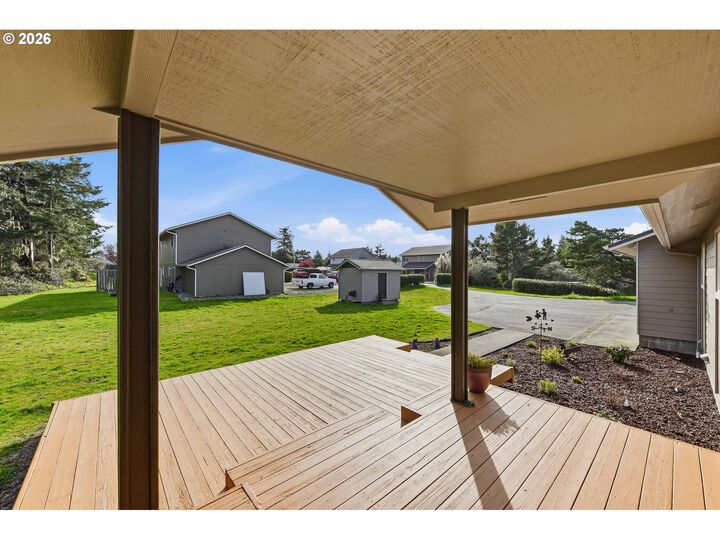 Property Photo: 1345 Sanford St OR 97420
