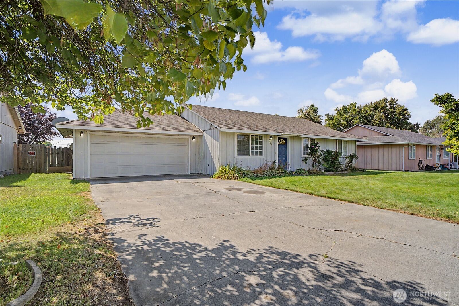 Property Photo:  1116 E Hayden  WA 98837 