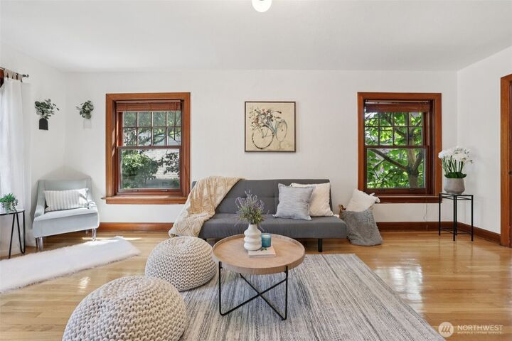 Property Photo: 408 Bellevue Avenue E 206 WA 98102