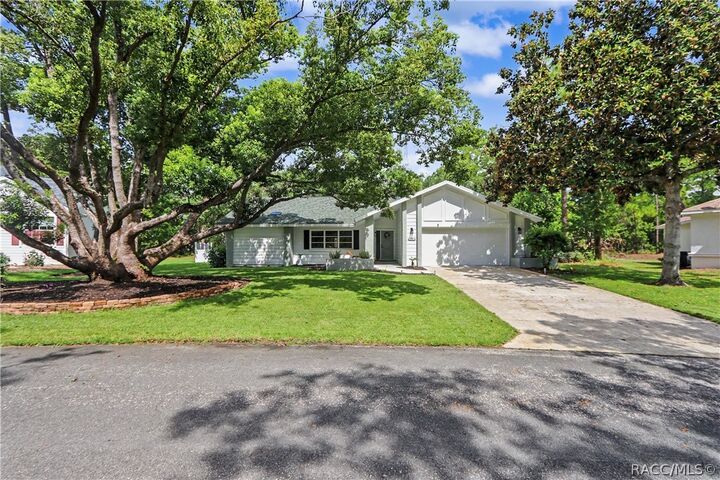 Property Photo:  10 Colubrina Court  FL 34446 