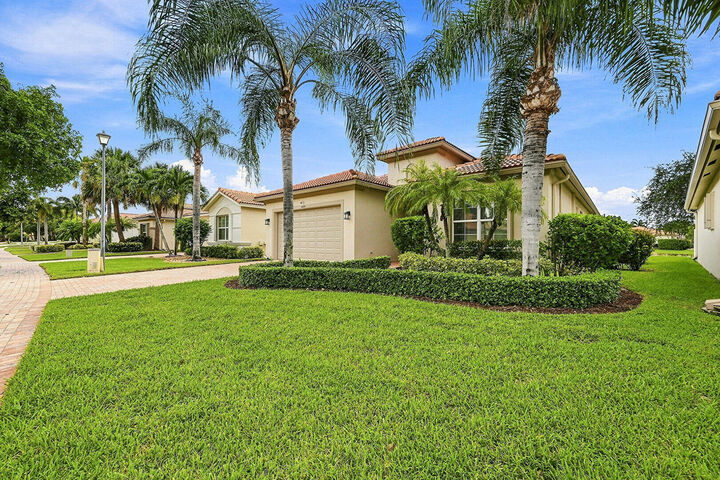 Property Photo:  14820 Strand Lane  FL 33446 