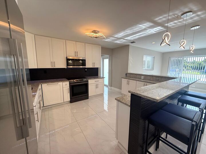 Property Photo:  4901 NE 13th Terrace  FL 33334 
