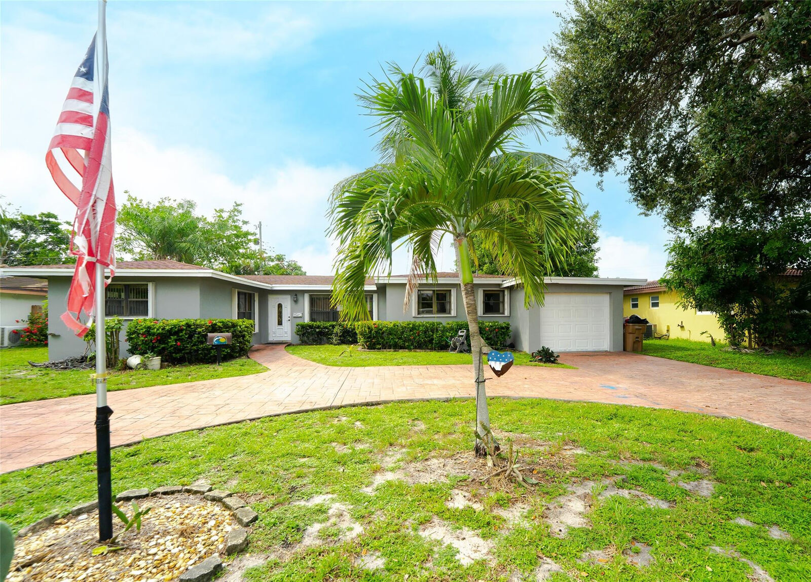 Property Photo: 816 SE 13th Court FL 33441