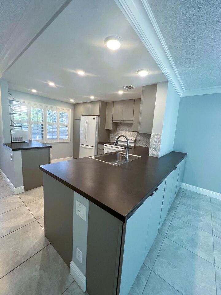 Property Photo: 3203 Portofino Point G2 FL 33066