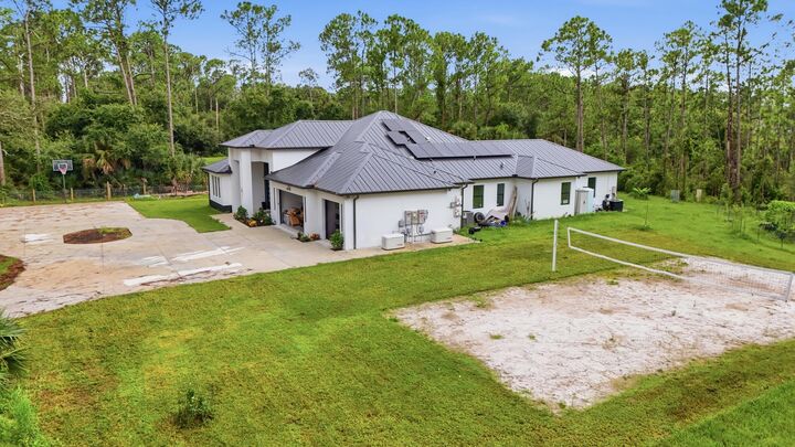 Property Photo: 6547 Beedla Street FL 34291