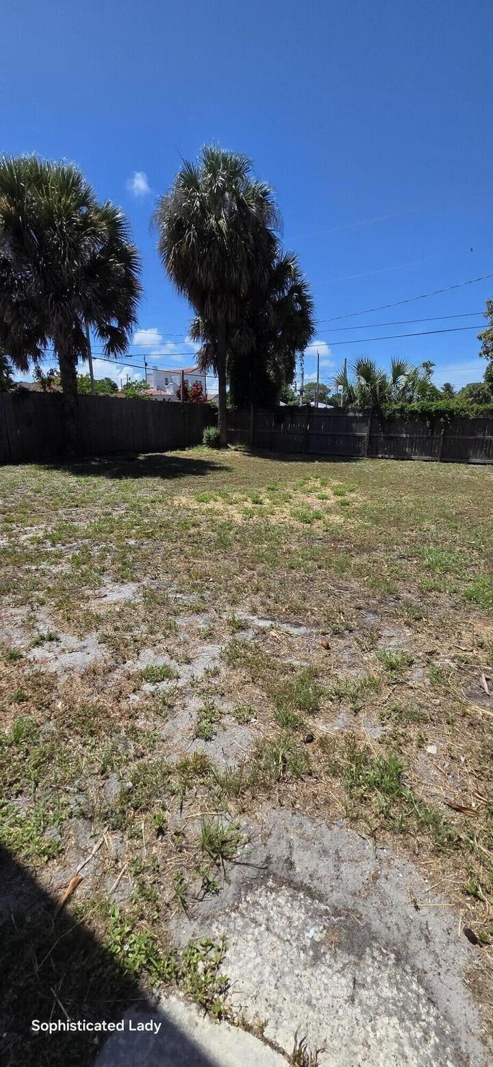 Property Photo:  633 11th Street  FL 33401 
