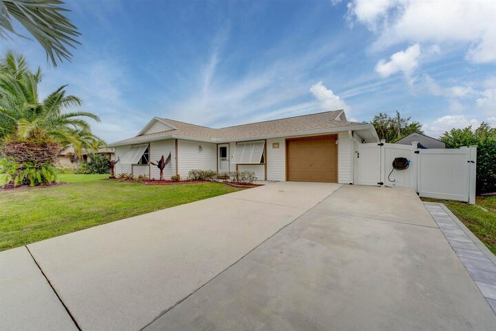 Property Photo:  637 SW Granadeer Street  FL 34983 