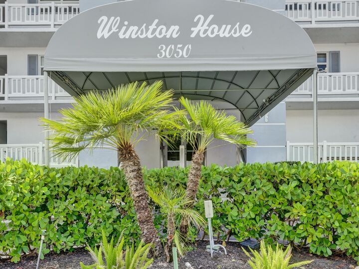 Property Photo:  3050 NE 47th Court 305  FL 33308 