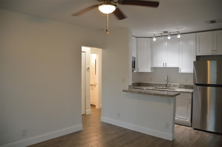 Property Photo:  823 NE 14th Court  FL 33304 