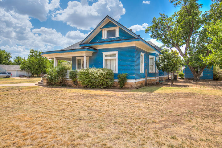 Property Photo:  601 N 10th Street  TX 76821 