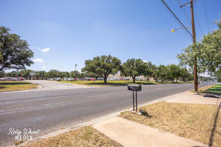 Property Photo: 2632 W Avenue N TX 76904