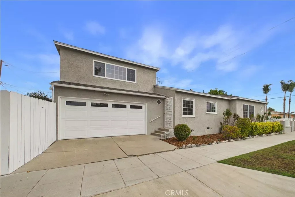 Property Photo:  741 W Hill  CA 90806 