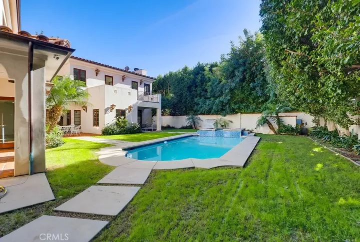 Property Photo:  1805 Outpost Dr  CA 90068 