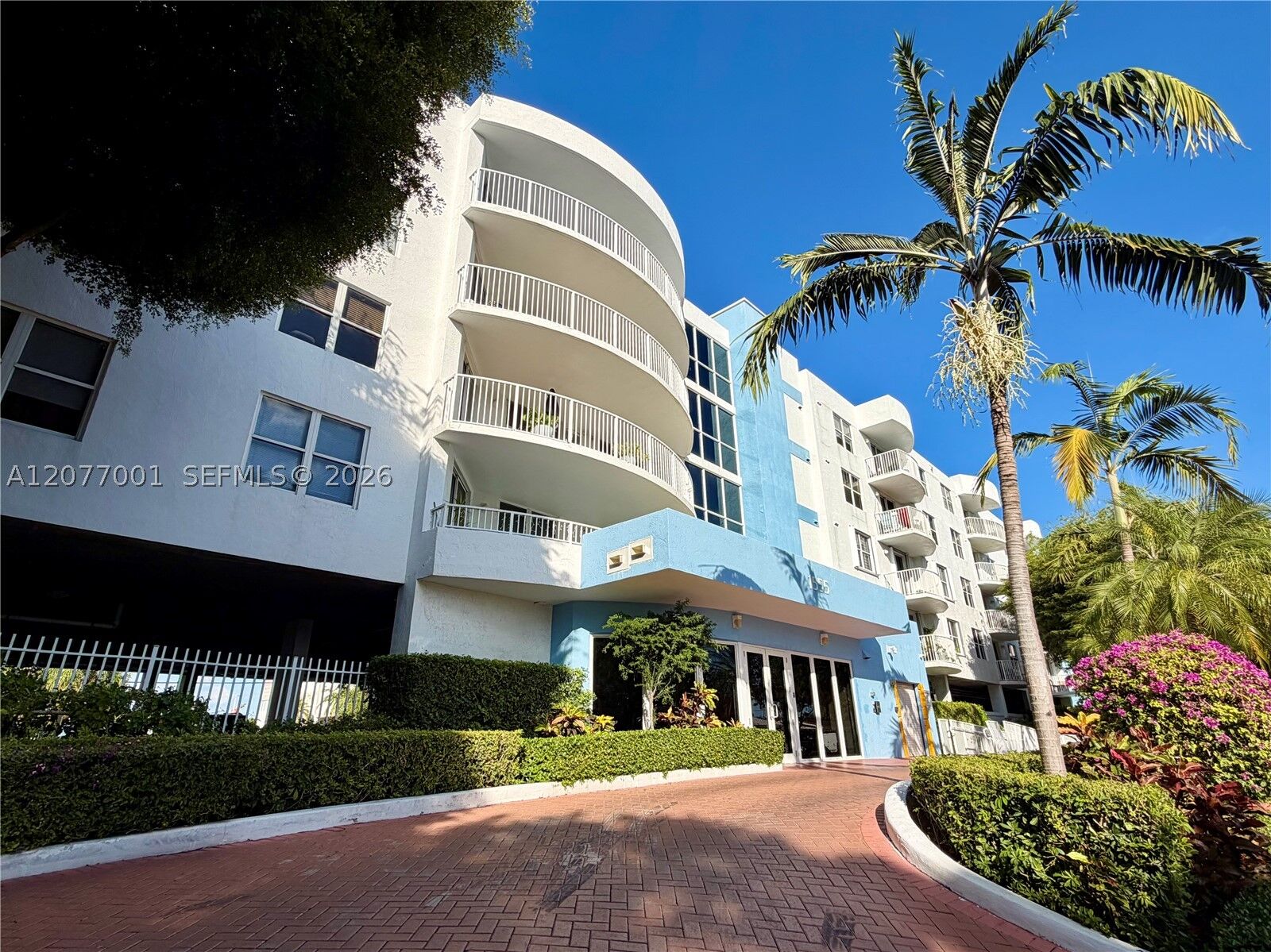 Property Photo:  1555 N Treasure Dr 412  FL 33141 