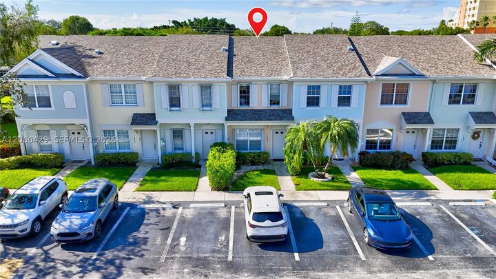 Property Photo:  16676 Hemingway Dr  FL 33326 