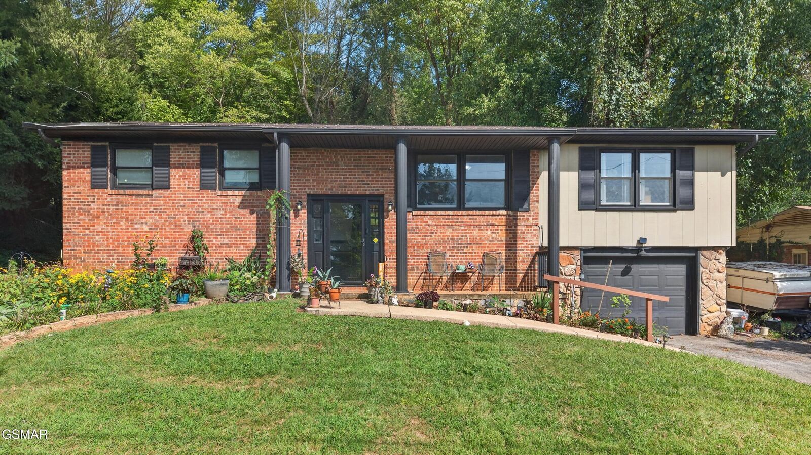 Property Photo: 516 Foothills Road TN 37663
