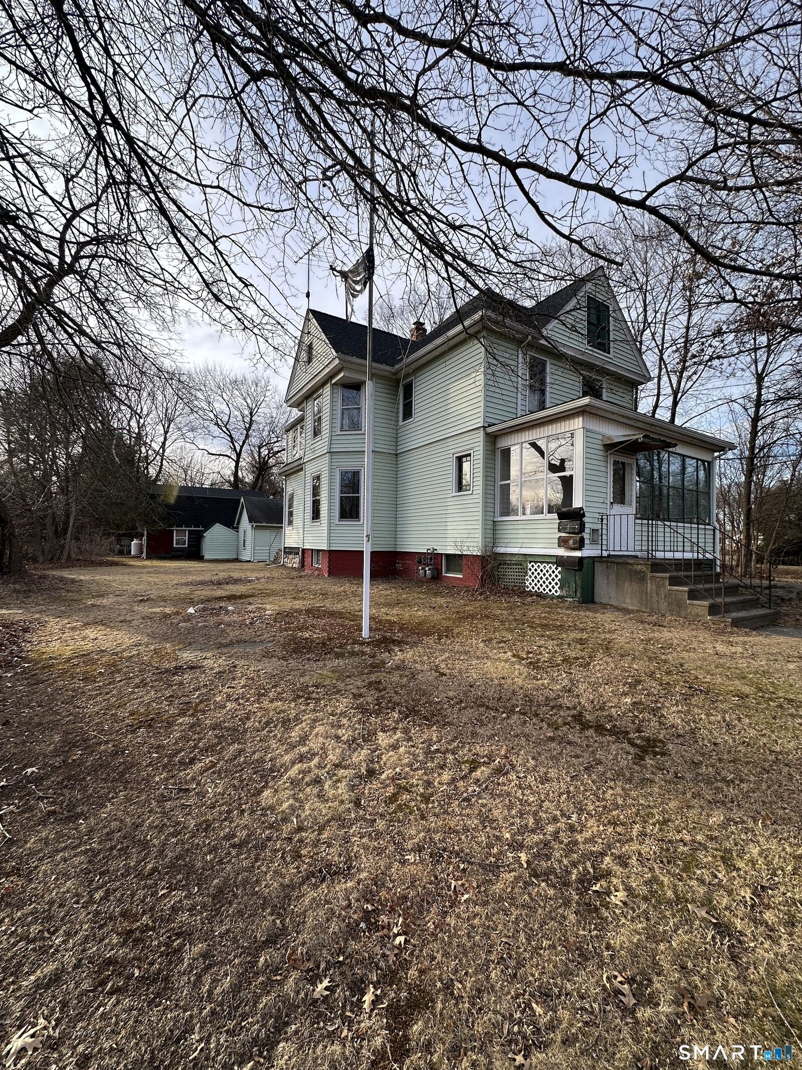 Property Photo: 537 Naubuc Avenue CT 06033