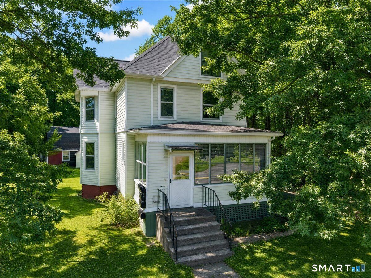 Property Photo: 537 Naubuc Avenue CT 06033