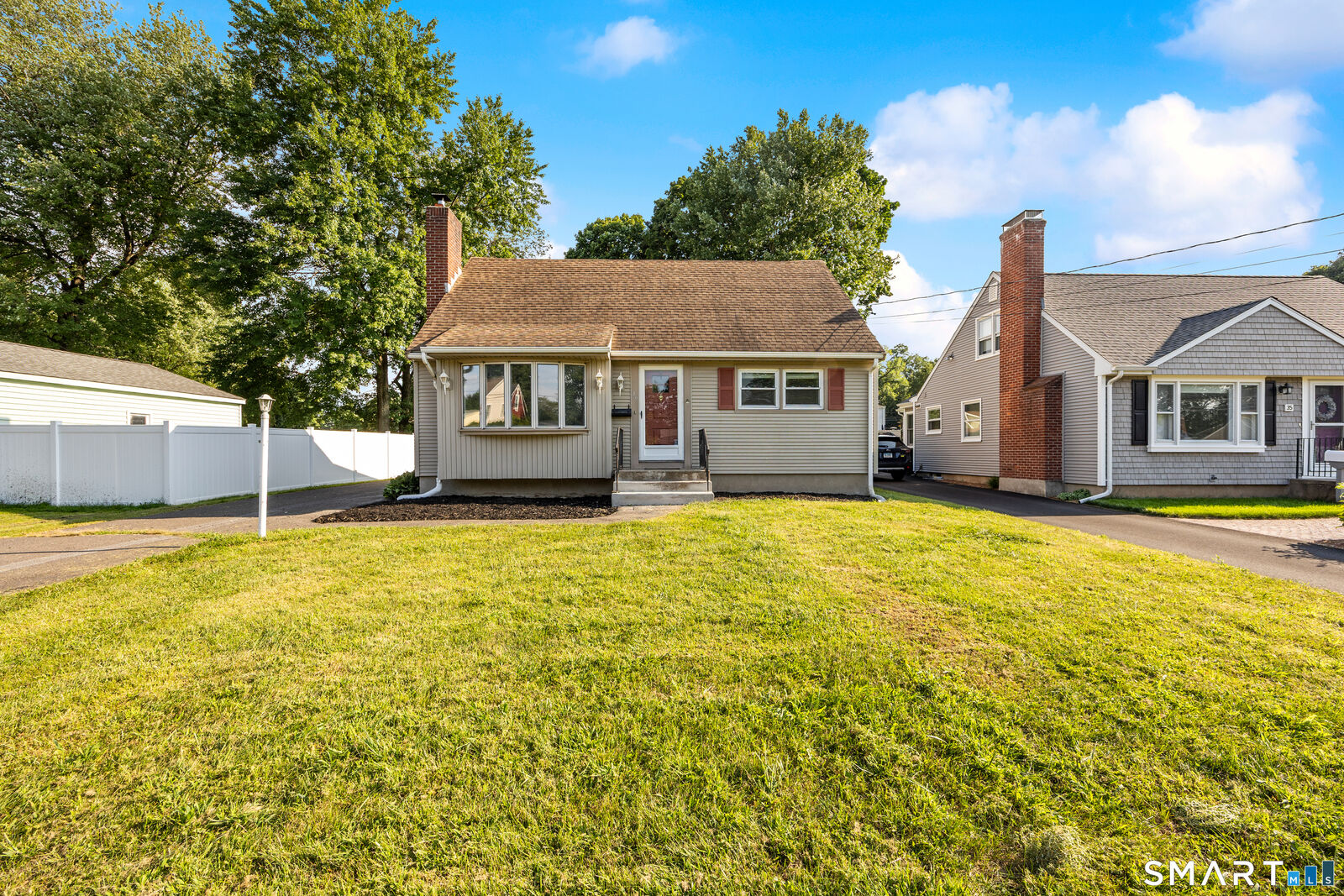 Property Photo:  39 Whiteside Street  CT 06111 