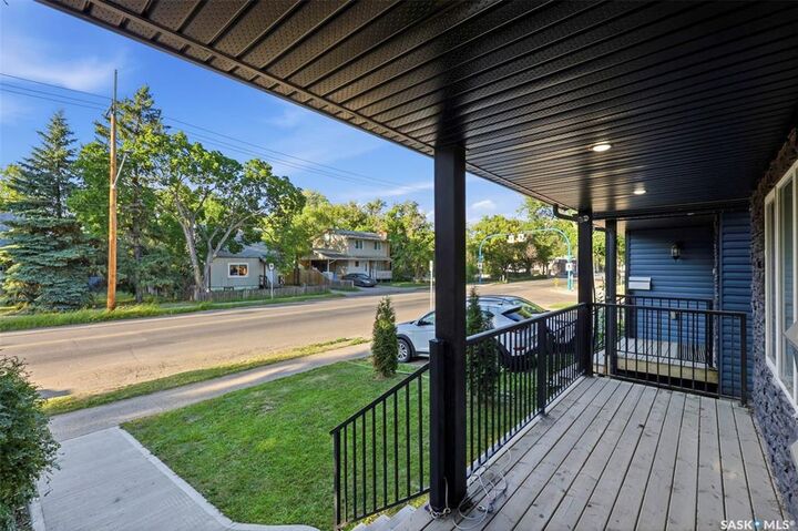 Property Photo: 705 33rd Street W SK S7L 0W2