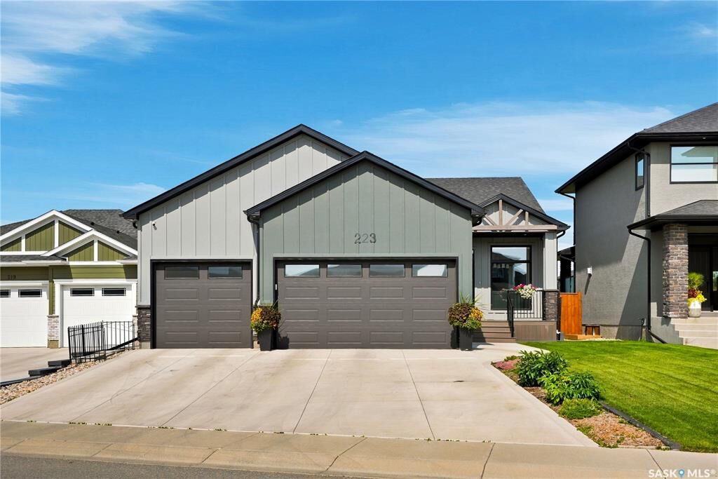 Property Photo:  223 Hamm Crescent  SK S7V 0R9 
