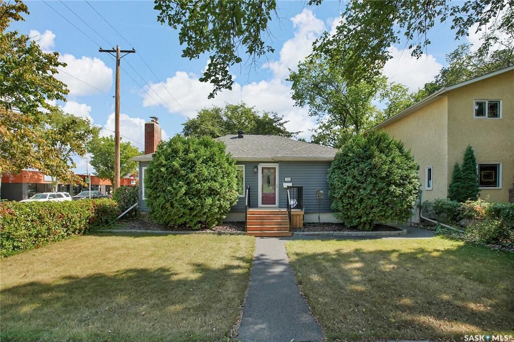 Property Photo:  930 6th Avenue N  SK S7K 2T4 