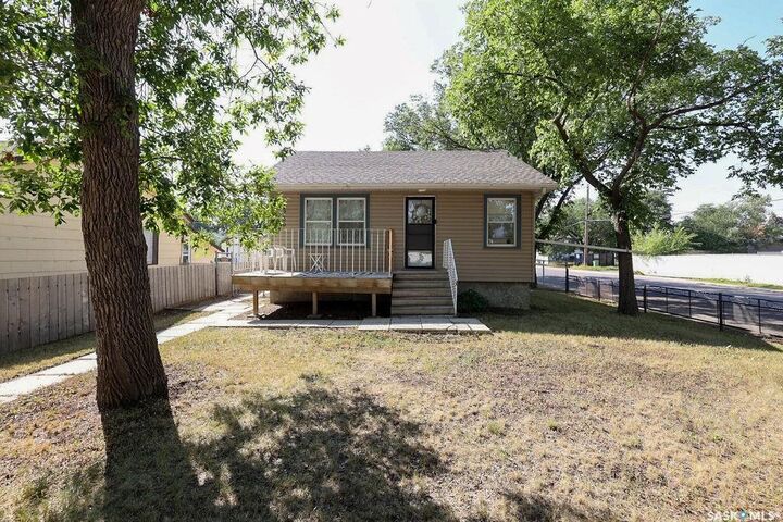 Property Photo:  1200 Atkinson Street  SK S4N 3V6 