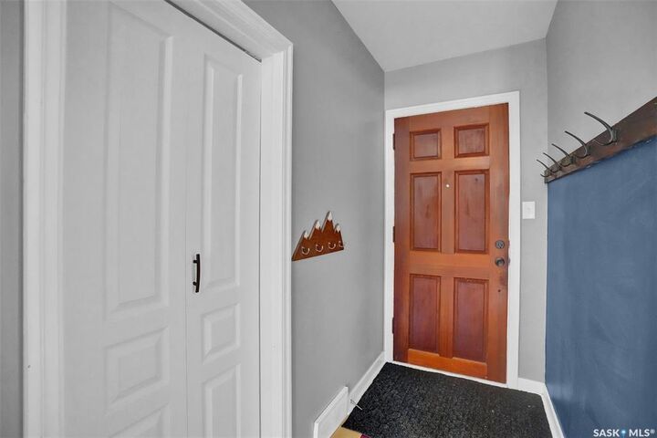 Property Photo:  210 Broadway Avenue  SK S4N 1B3 