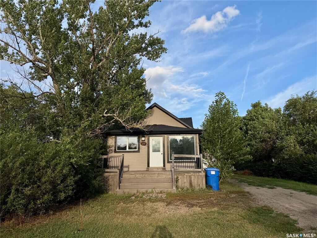 Property Photo:  222 1st Street  SK S0G 2W0 