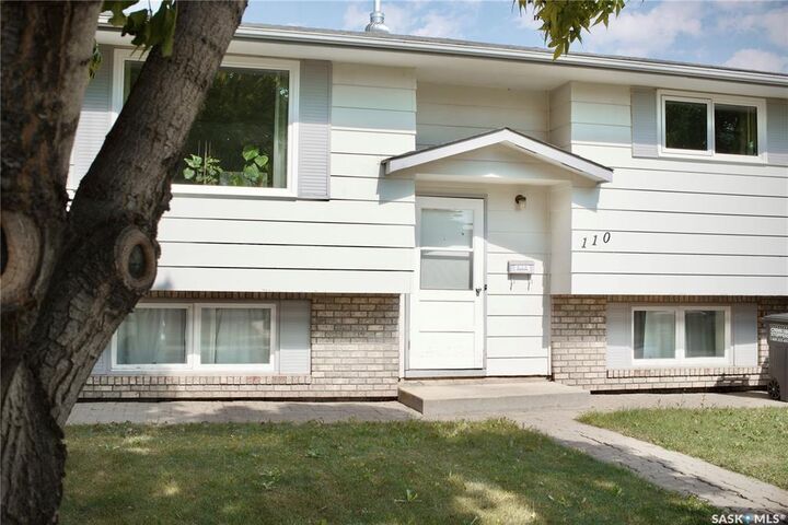 Property Photo:  110 Arnason Crescent  SK S7H 4M8 