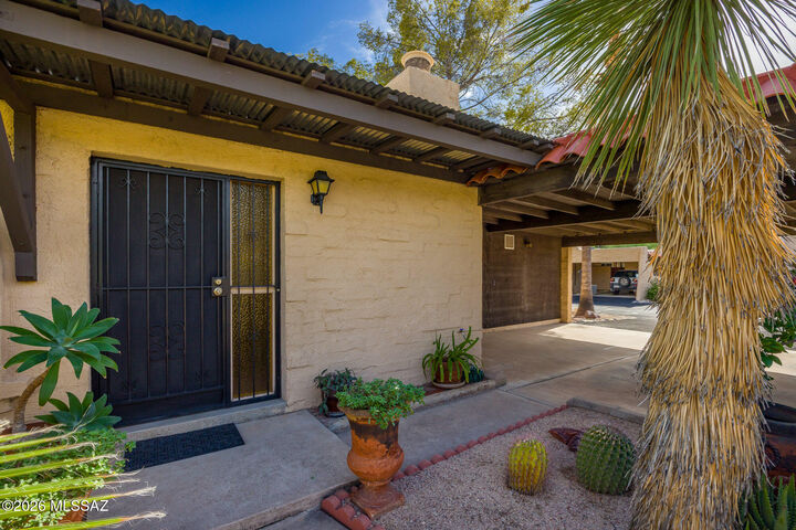 Property Photo:  5206 N Pueblo Villas Drive  AZ 85704 