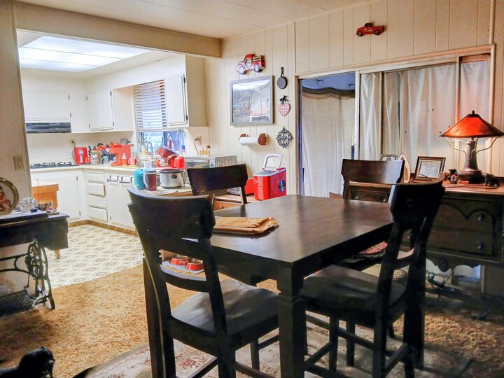 Property Photo:  560 W Pleasant Avenue 81  CA 93274 