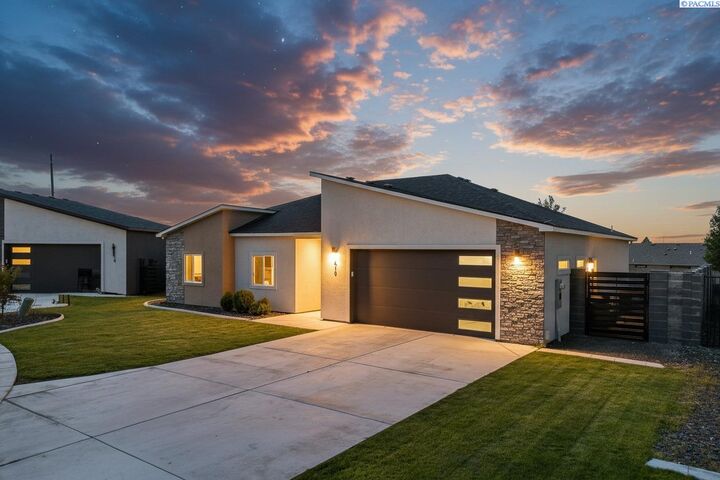 Property Photo:  618 Caridad Court  WA 99301 