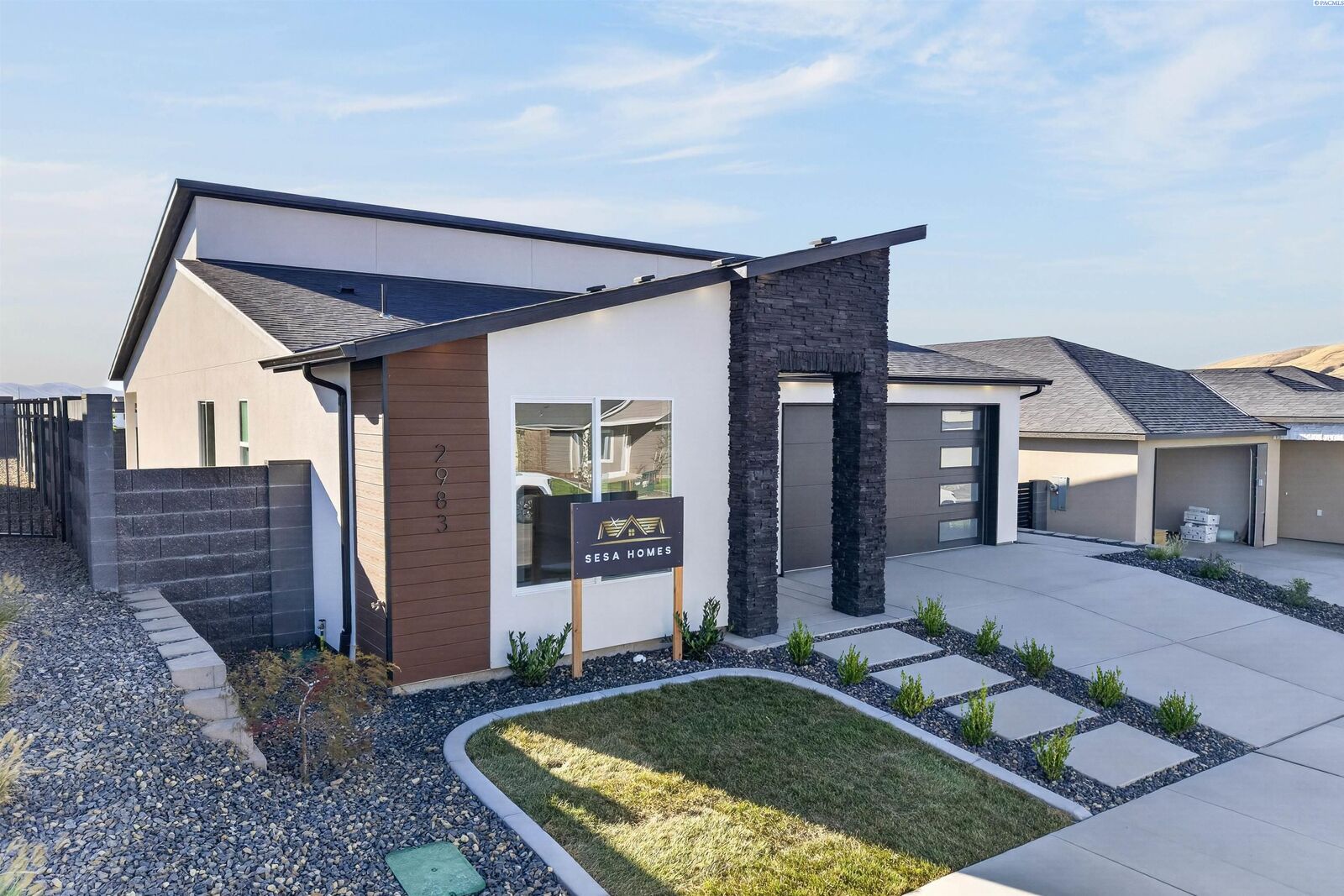 Property Photo:  2983 Meadowlark Ave  WA 99352 
