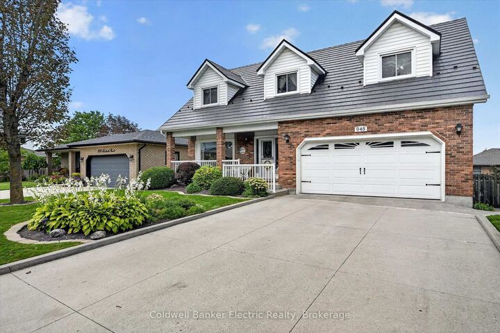 Property Photo: 948 Smithside Court ON K9J 8E2