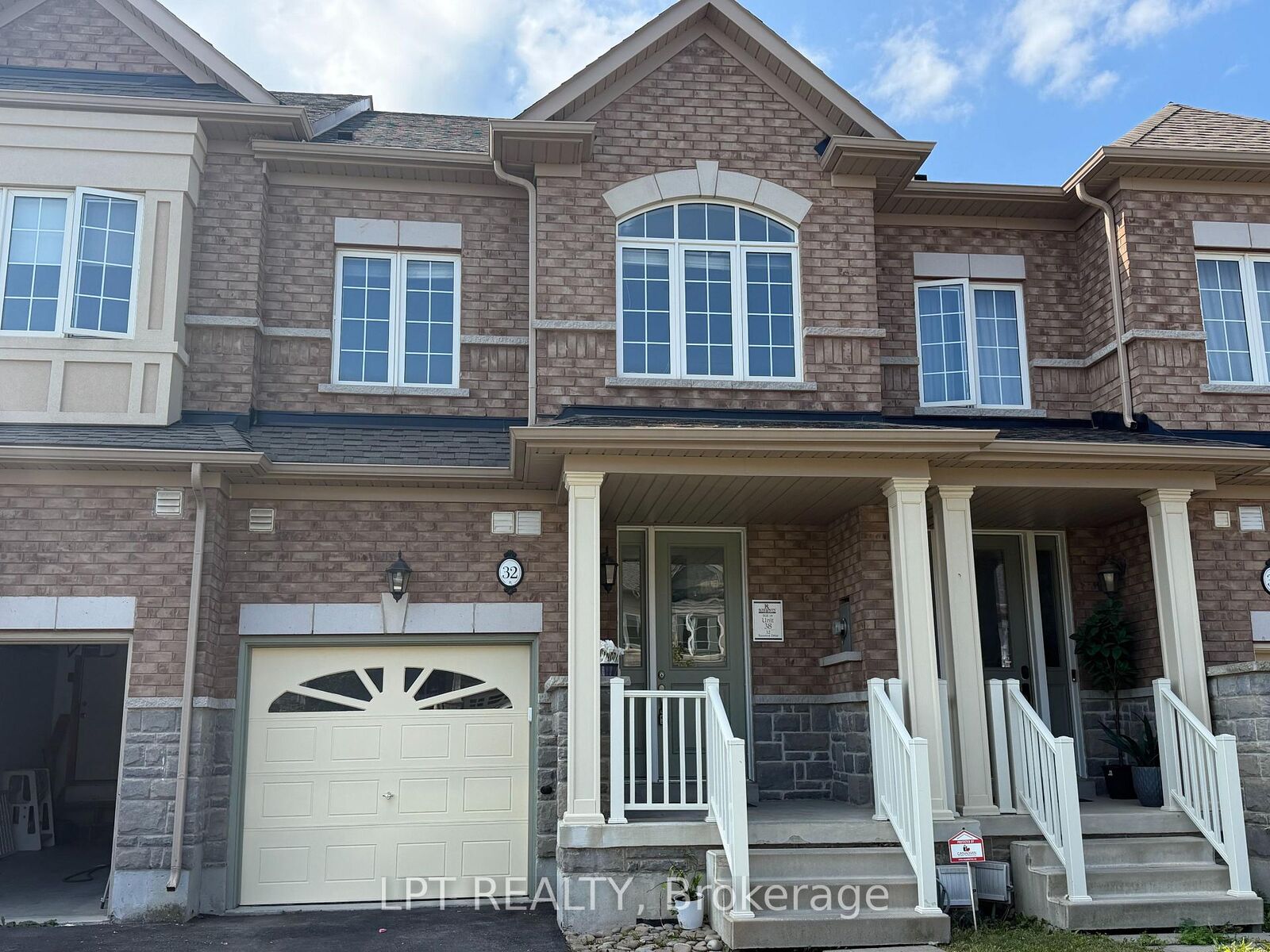 Property Photo:  32 Bayonne Drive  ON L8J 0L2 