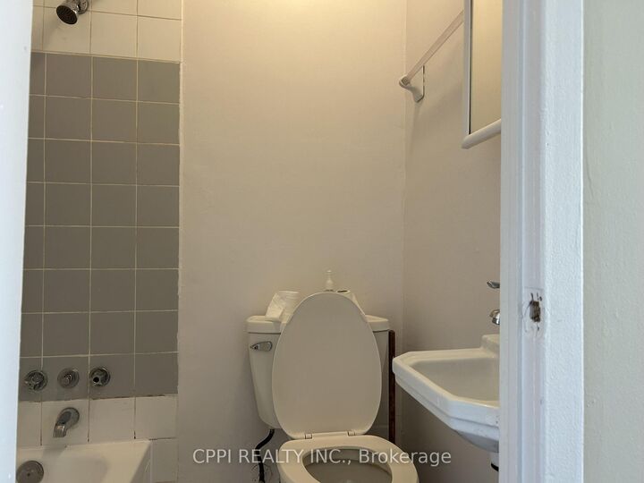 Property Photo:  6 Hill Heights Road 210  ON M8Y 1Z1 