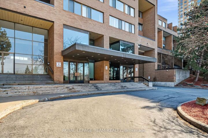 Property Photo:  515 St Laurent Boulevard 1809  ON K1K 3X5 