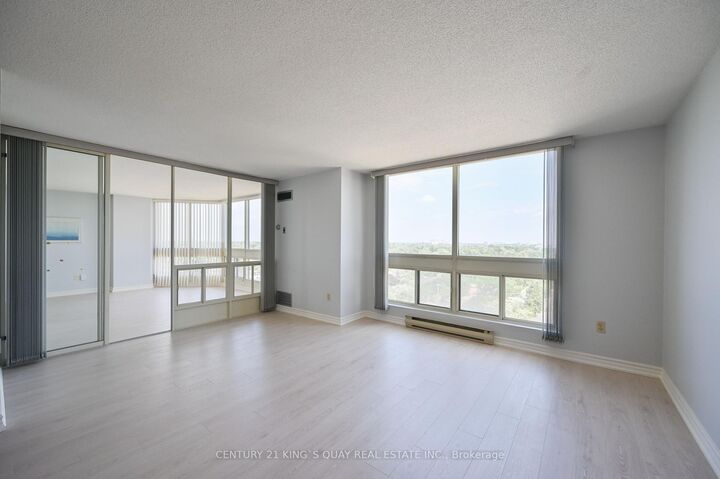 Property Photo:  5 Kenneth Avenue 1702  ON M2N 6M7 