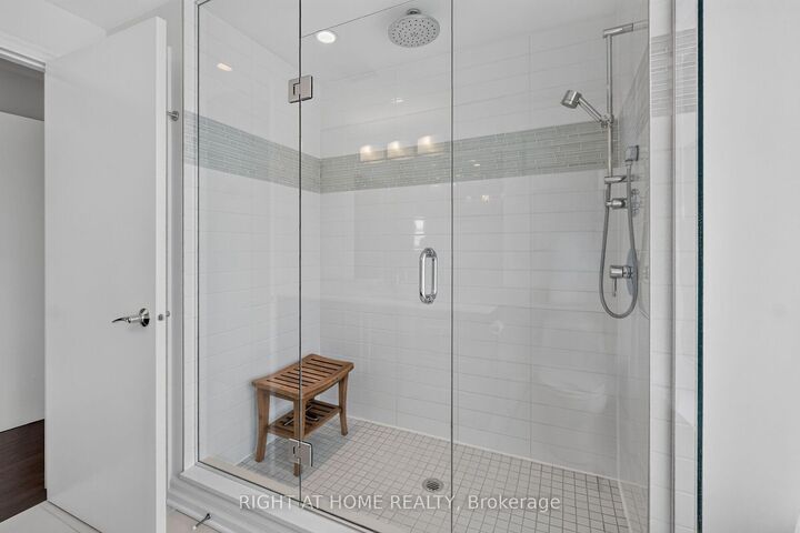 Property Photo:  235 Kent Street 1116  ON K2P 1Z9 