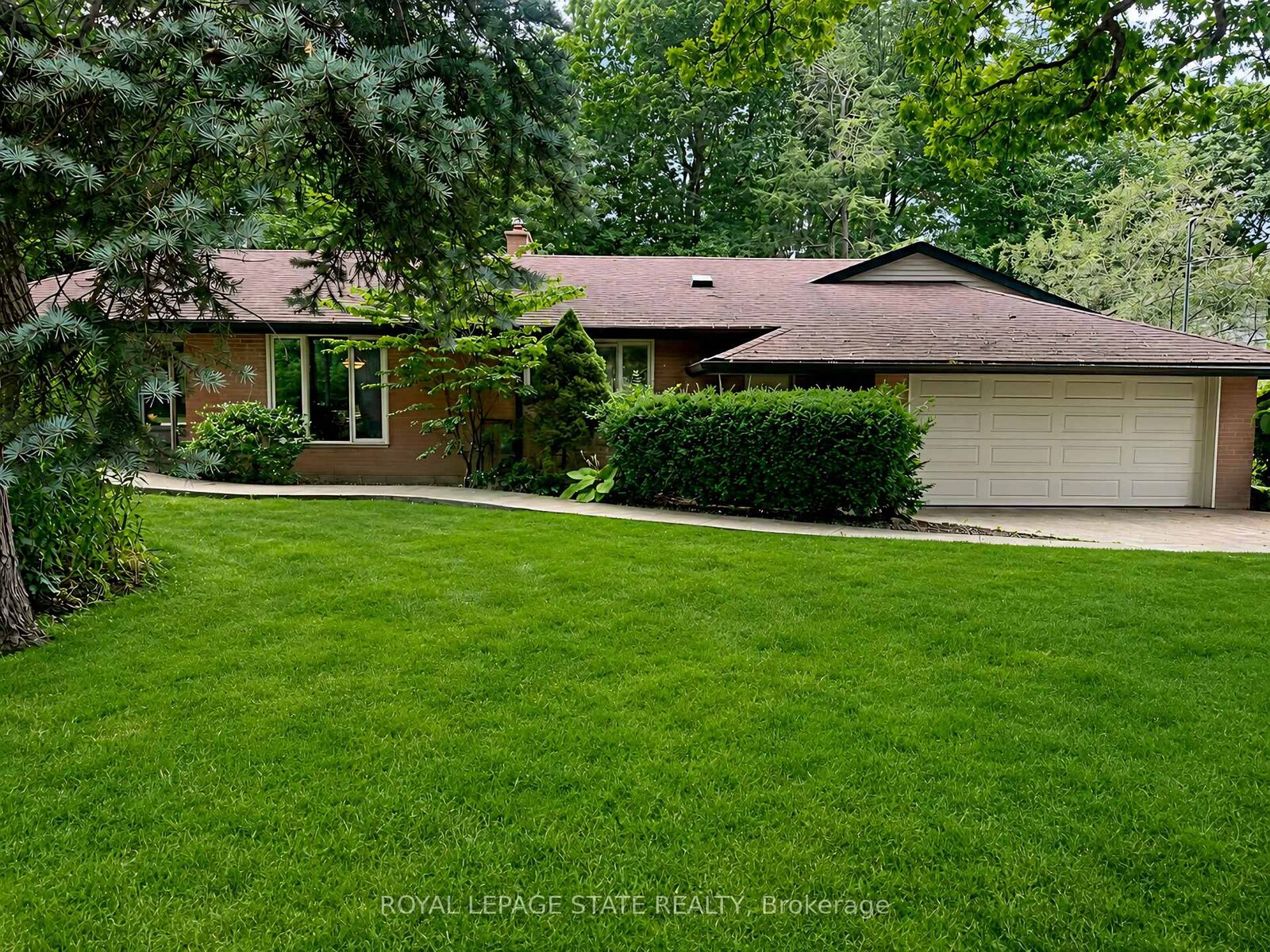Property Photo: 44 Colquhoun Crescent ON L9C 4W8