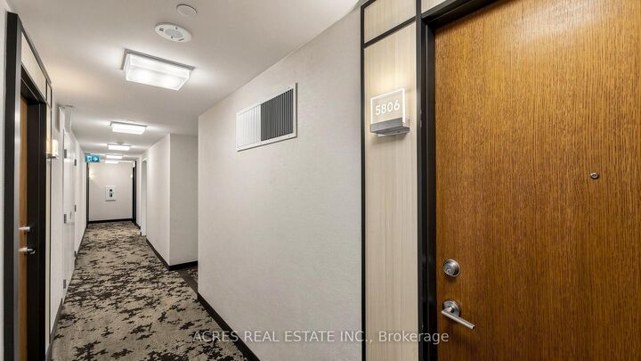 Photo de la propriété:  30 Shore Breeze Drive 5806  ON M8V 0J1 