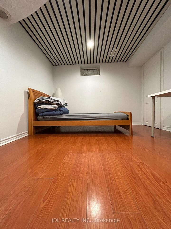 Property Photo:  44 Glencoyne Cres Crescent One Bedroom Basement  ON M1W 2Z2 