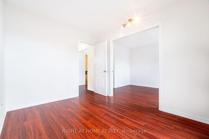 Property Photo: 220 Grandview Way ON M2N 6V3