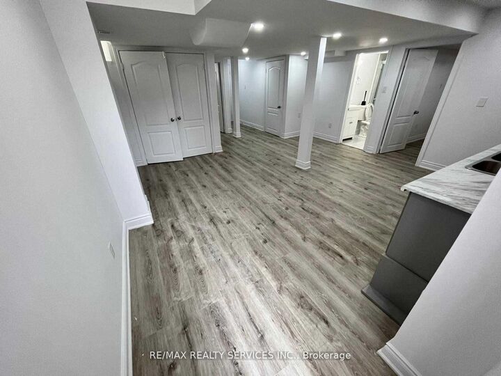 Photo de la propriété:  35 Seahorse Avenue Bsmt  ON L6V 4N7 
