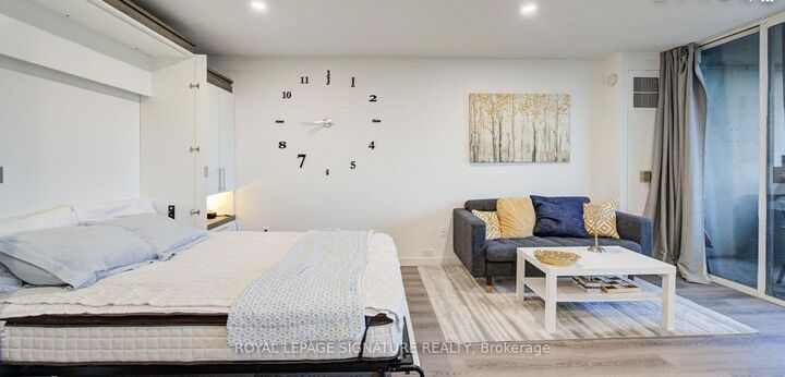 Property Photo:  720 Spadina Avenue 1605  ON M5S 2T9 