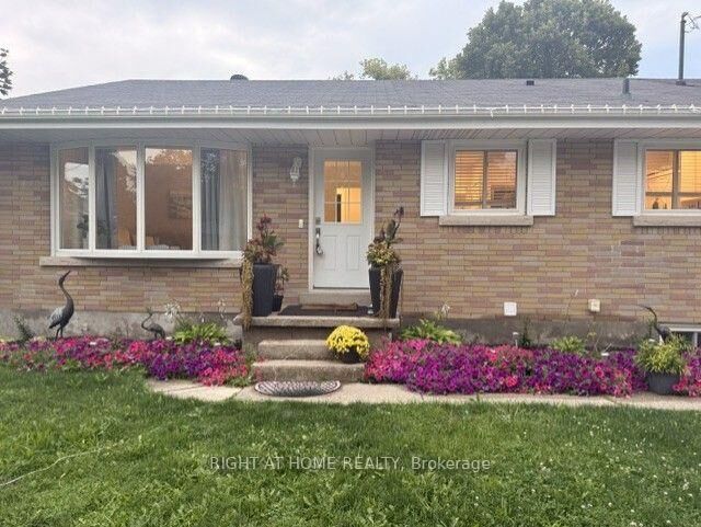 Property Photo:  919 Rose Street  ON N3H 2G4 