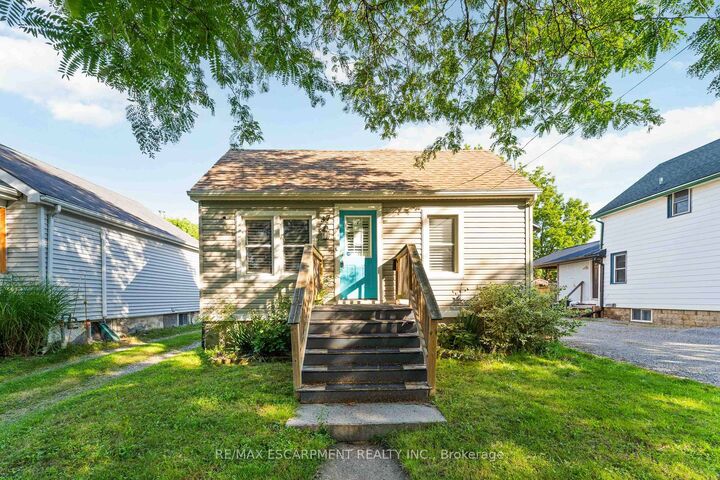 Property Photo:  37 Maplecrest Avenue  ON L2T 1A7 