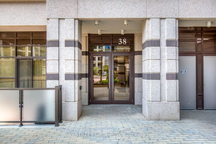 Property Photo:  38 Cedarland Drive 911  ON L6G 0G7 